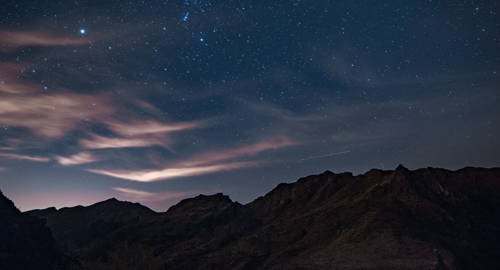 The Arizona night stay with stars and purple colors